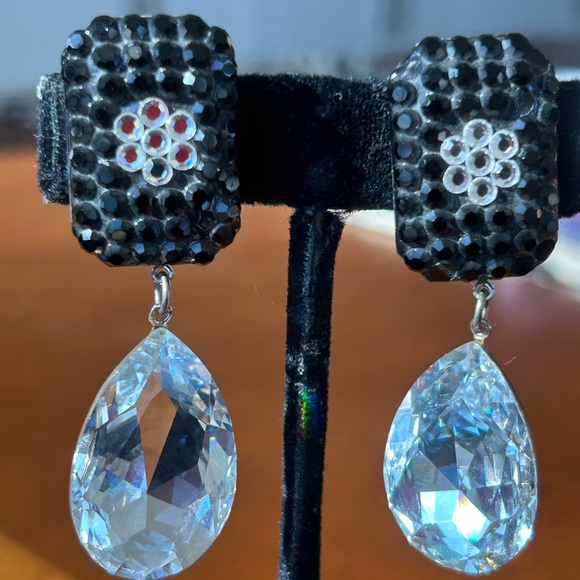 VINTAGE XL CLEAR  TEAR DROP  CRYSTAL SWAROFSKI /BLACK CRYSTAL FLOWER- - Picture 14 of 15